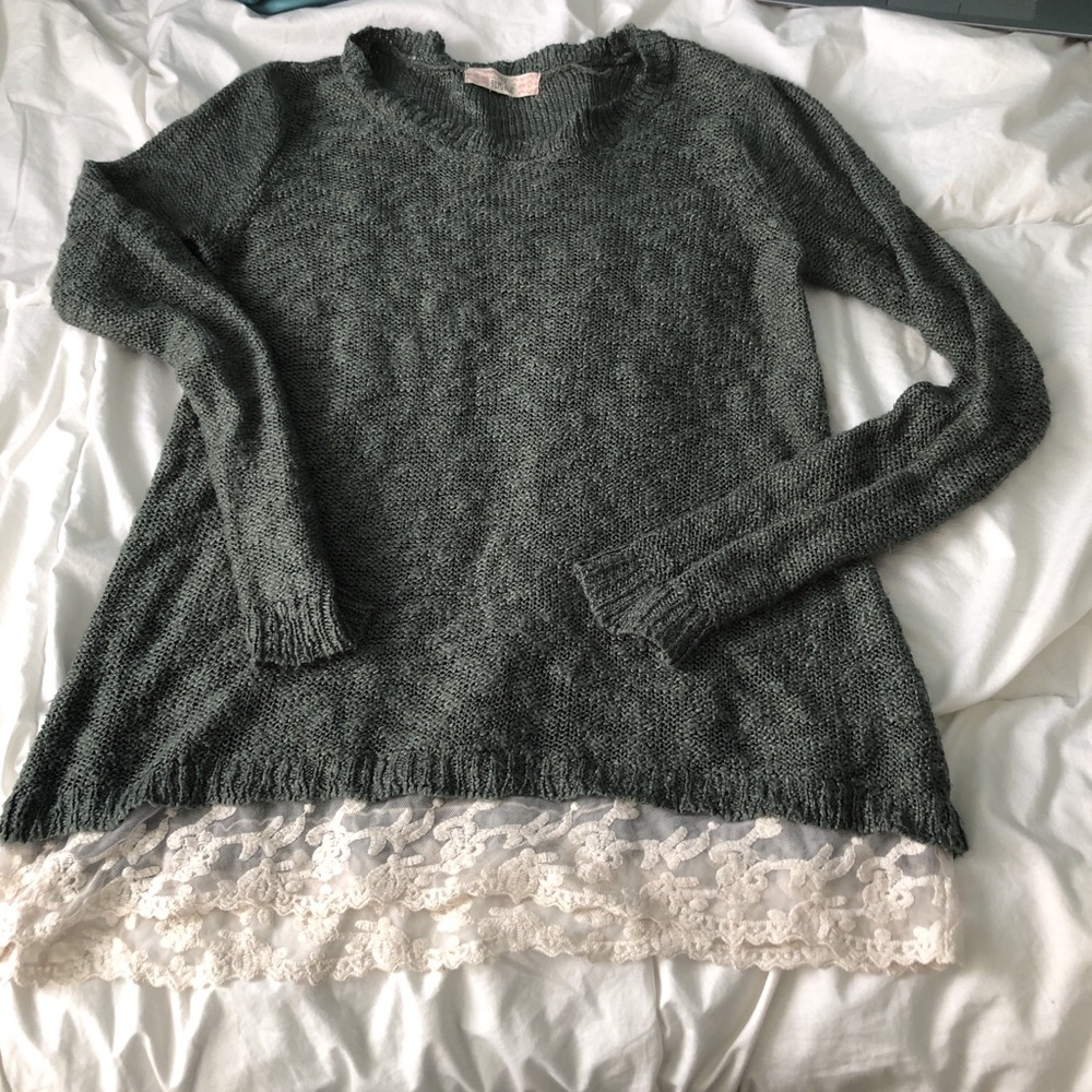 Sweater w lace bottom !!